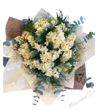 Kokulu Nergis Çiçeği Buketi