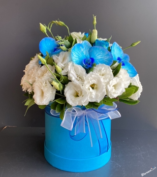 Kutuda Mavi Çiçek Aranjmanı