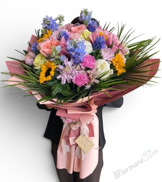 Lüks Mevsim Çiçekleri Buketi