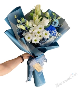 Mavi Beyaz Asalet Buketi
