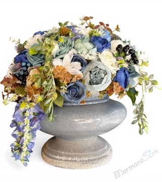 Pastel Mavi Tonlarda Yapay Çiçek Aranjmanı