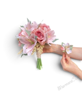Pudra Pembe Gül ve Lilyum Yapay Gelin Buketi ve Yaka Çiçeği Seti