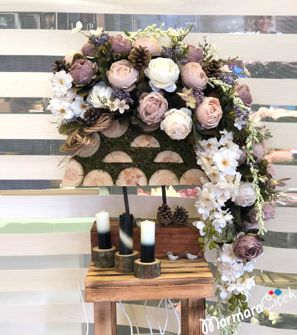 Yapay Çiçeklerden Şelale