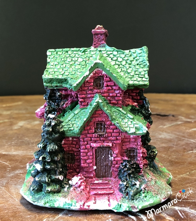 Yeşil Çatılı Maket Ev
